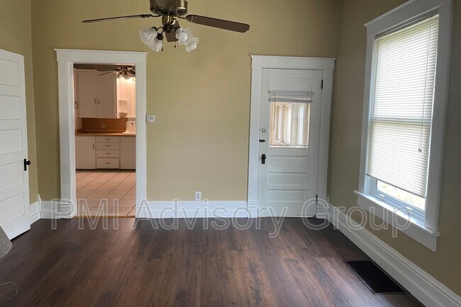 Building Photo - 742 NE Twiss Ave