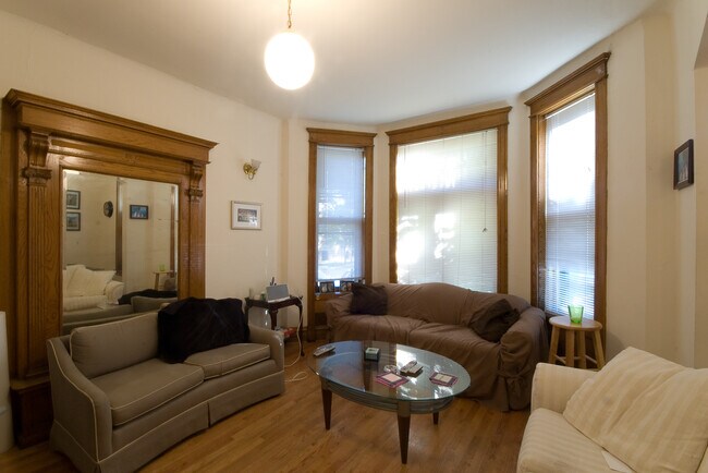 Foto del edificio - 3700-06 N. Fremont St. / 908-10 W. Wavelan...