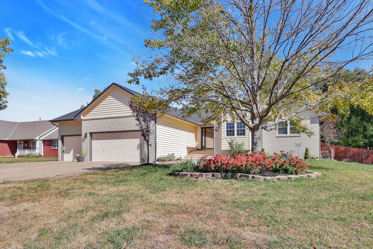 Primary Photo - 1230 S Ridgehurst Cir