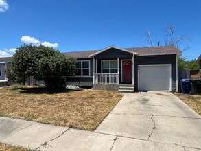 Building Photo - 4941 Willowbrook Dr