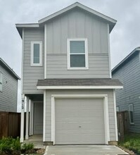 Building Photo - 912 Pertuso Ln