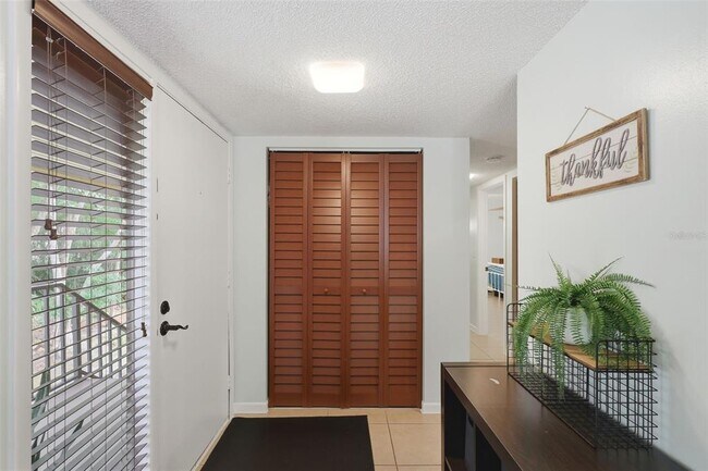 Foto del edificio - 140 Orchid Woods Ct