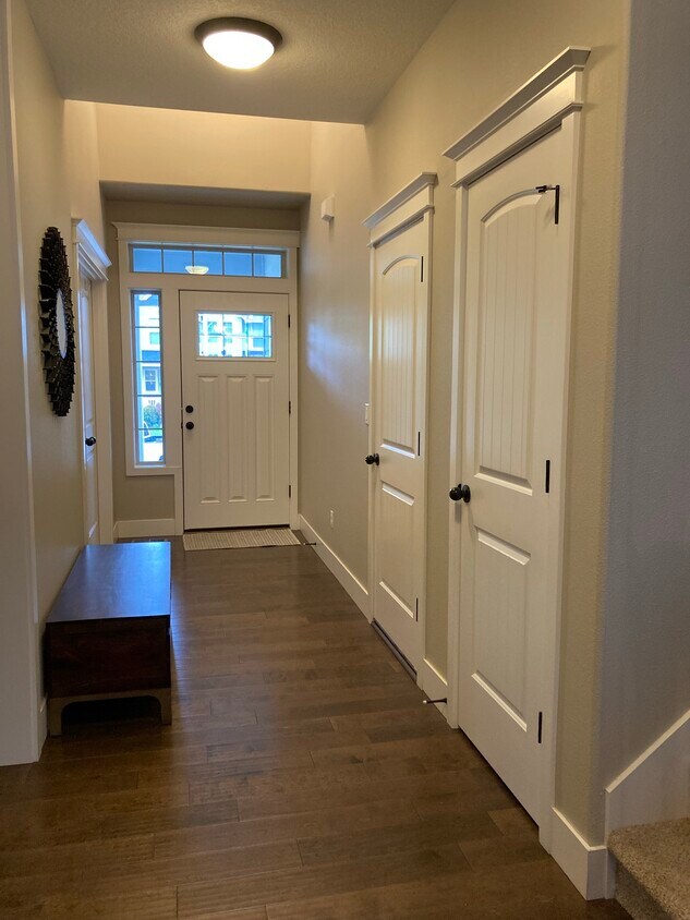 Entryway - 608 E Taylor Dr
