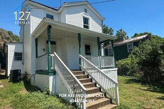 Building Photo - Single Family Home Located Near Downtown Lynchburg!
