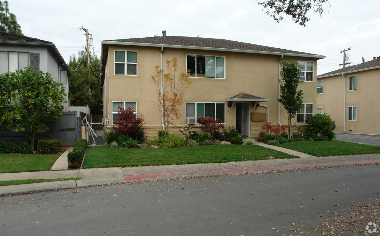 Building Photo - 876 Park Dr