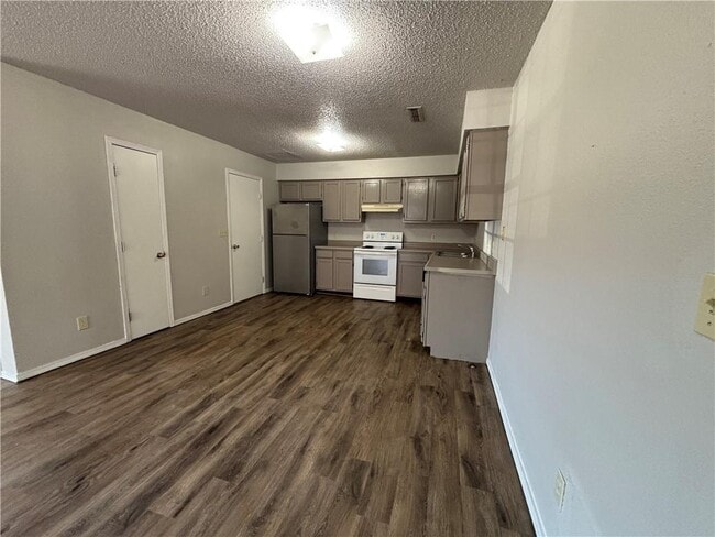 Building Photo - 3166 Singletree Ave