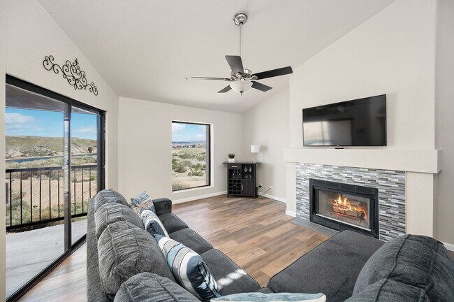 Foto del edificio - Waterfront Furnished 2BR Condo with Great ...
