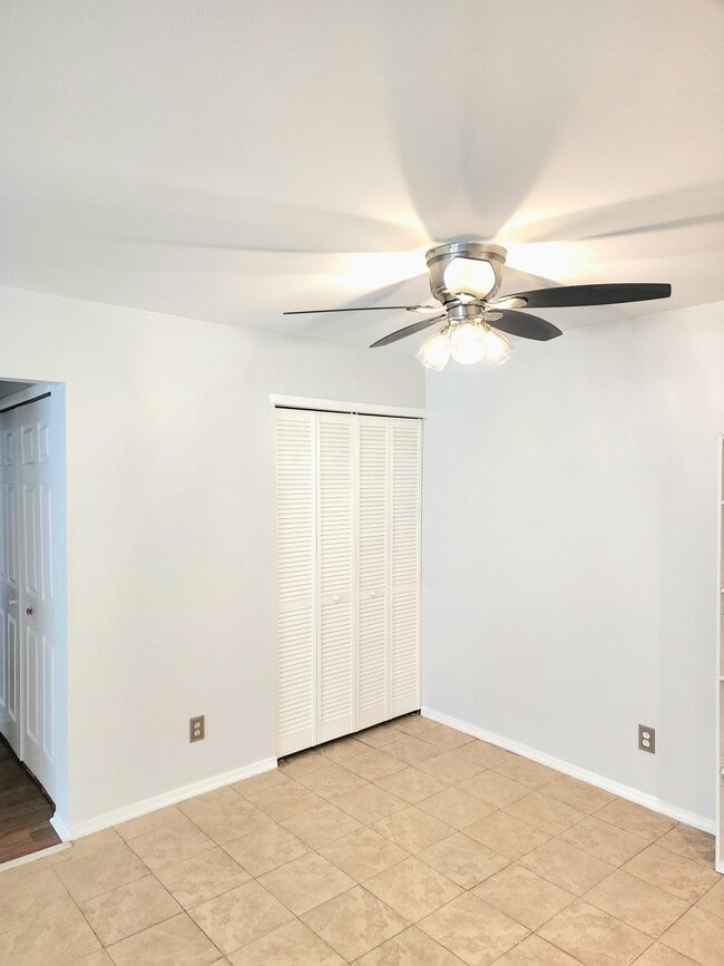 Building Photo - 366A Delancey Pl