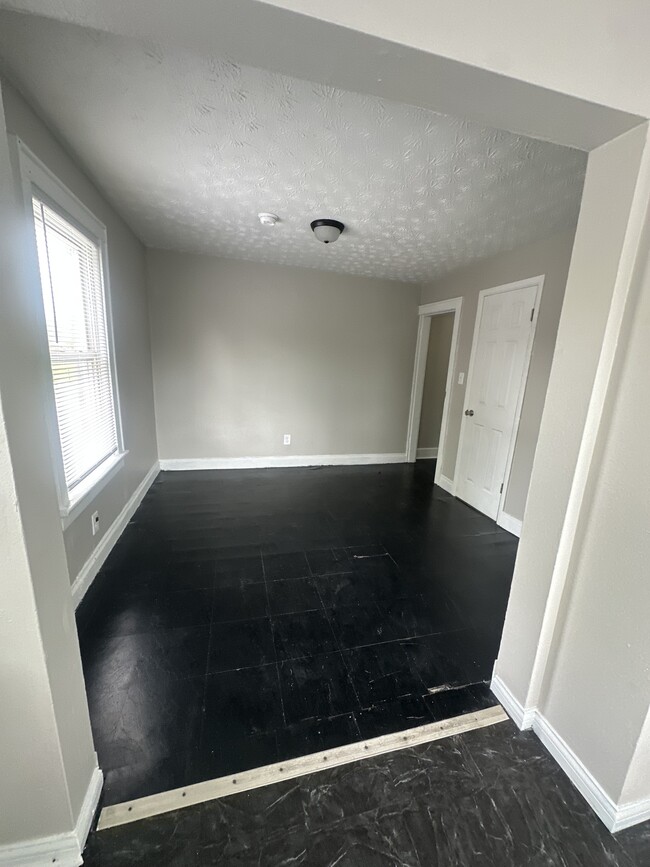 Building Photo - 1641 Sullivant Ave