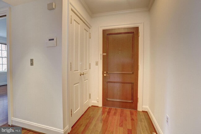 Building Photo - 2229 Bancroft Pl NW