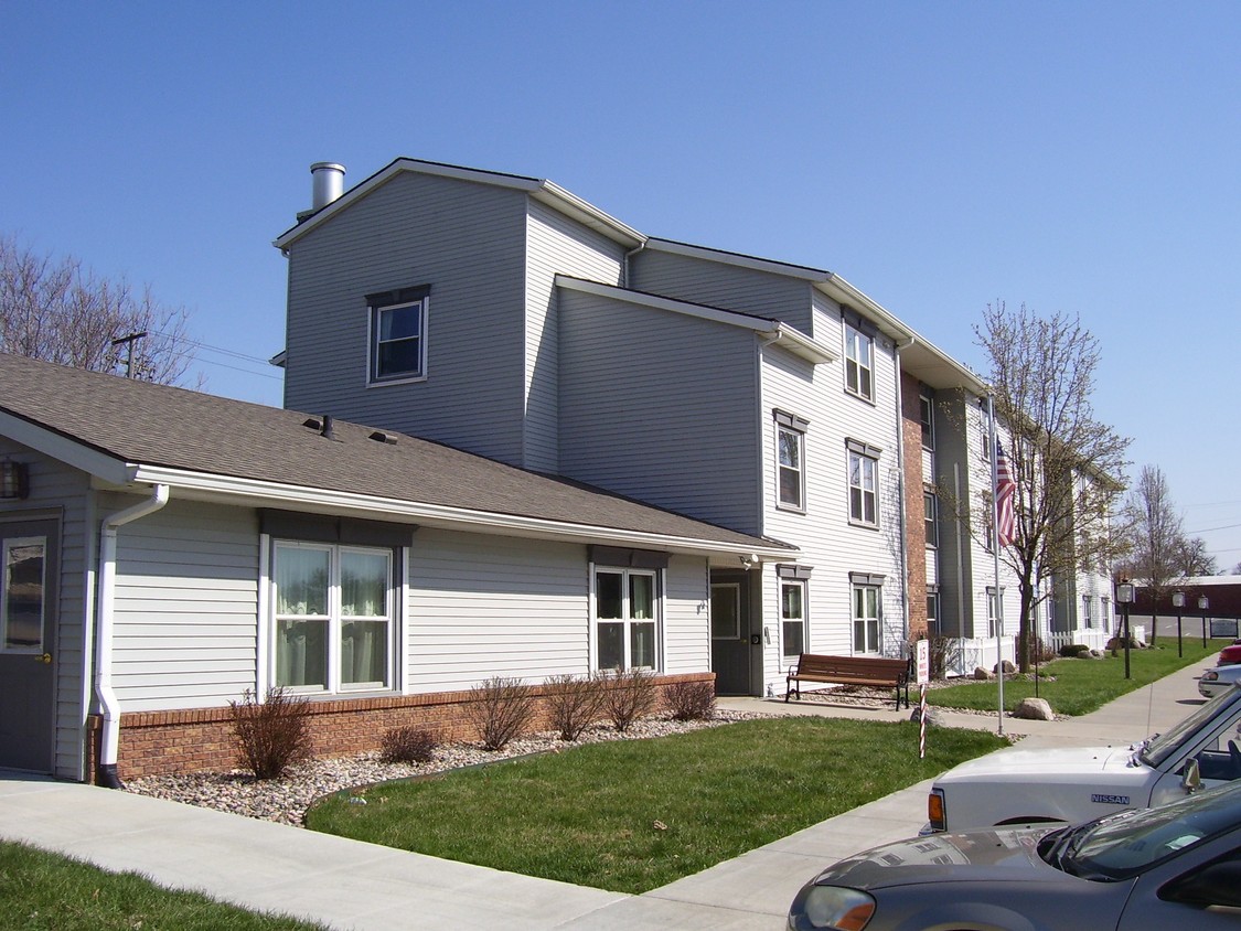 Primary Photo - Pioneer Plaza Apartments