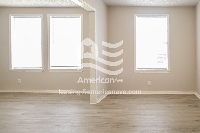 Foto del edificio - 147 W 49th Pl N