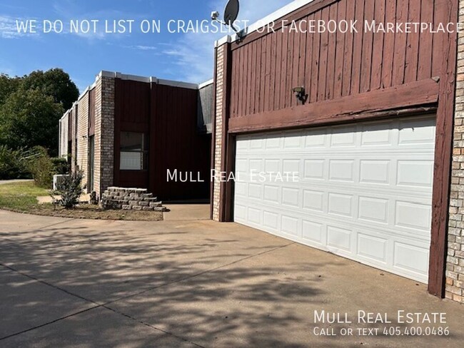 Building Photo - 2824 Silvertree Dr