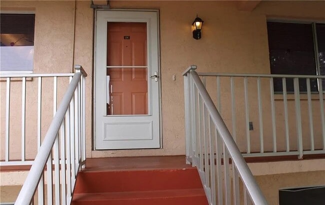 Building Photo - 203 SE 15th Pl