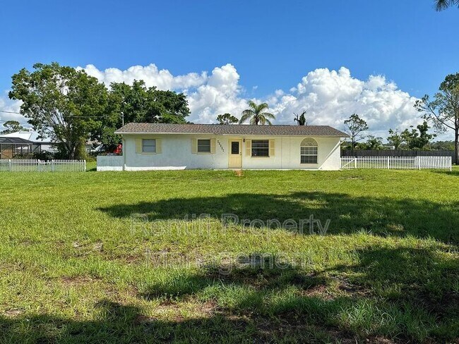 Building Photo - 15551 Park Way