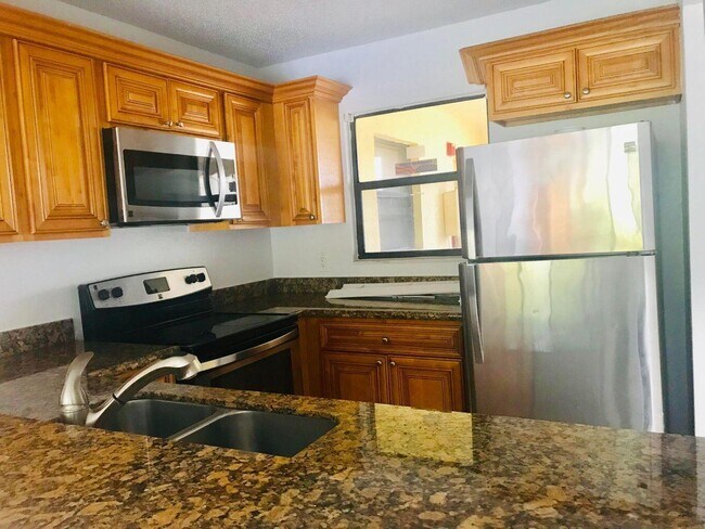 Foto del edificio - 1477 Lake Crystal Dr