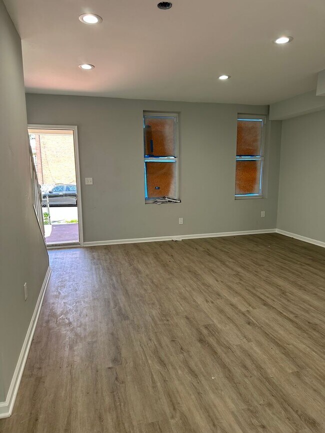 Foto del edificio - Brand New Renovation! Open Floor Plan! W/D...