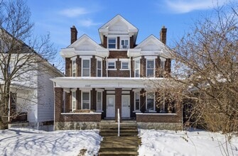 Building Photo - 2209 Summit St