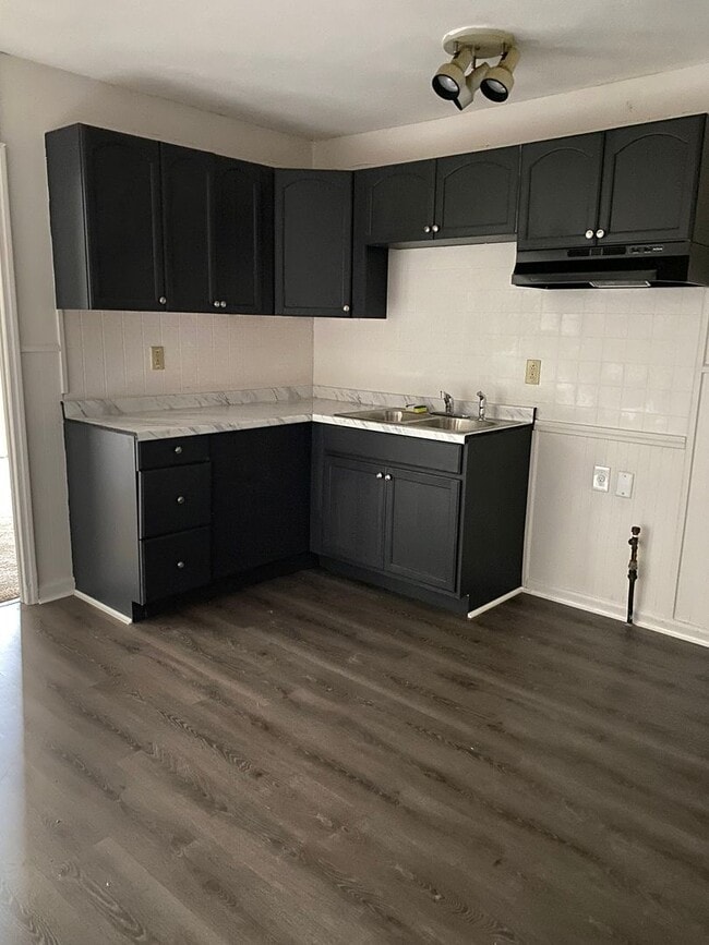 Building Photo - 325 Rieber Dr