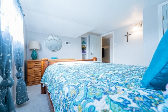 Foto del edificio - Desert Oasis – Furnished Executive Room in...