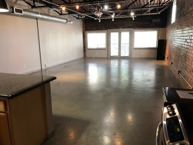 Building Photo - 2700 Live Oak St