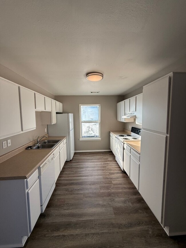 Building Photo - uTown - Your Perfect Rental Community!