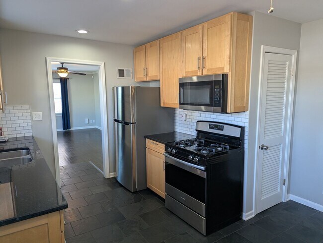 Foto del edificio - Remodeled 2 Bedroom 1.5 Bath - Overland Park