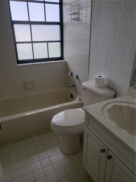 Foto del edificio - 2646 Riverside Dr