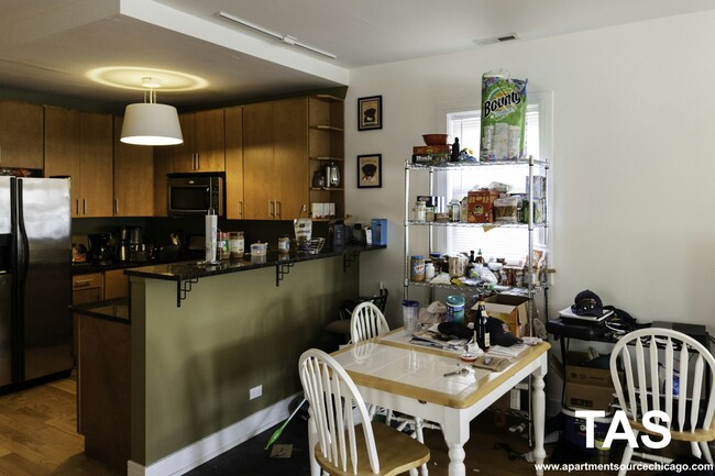 Foto del edificio - 3023 N Oakley Ave