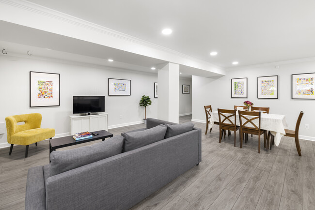 Foto del edificio - 1009 Webster St NW