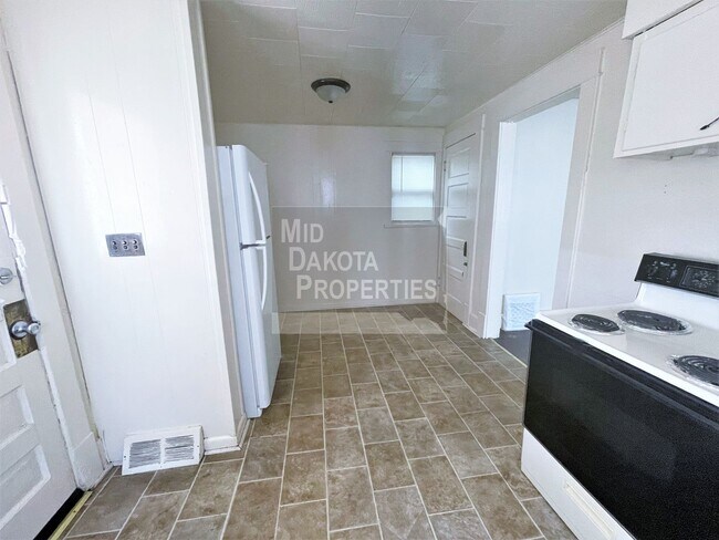 Foto del edificio - 415 W 2nd- 3 bedroom house