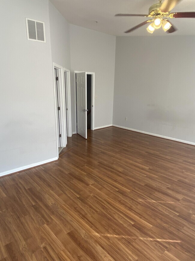 Building Photo - 65 Royalty Cir