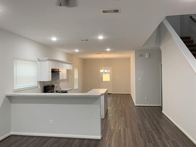 Building Photo - 9030 Everglade Dr