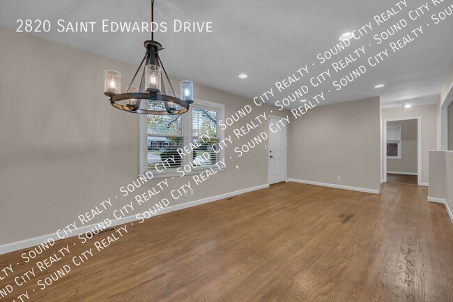 Building Photo - 4 bed/2 bath all brick ranch home!! Privat...