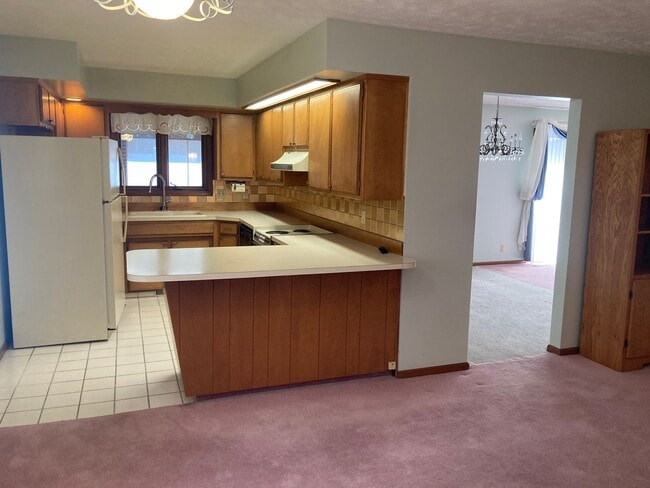 Building Photo - 4924 Cresthaven Dr