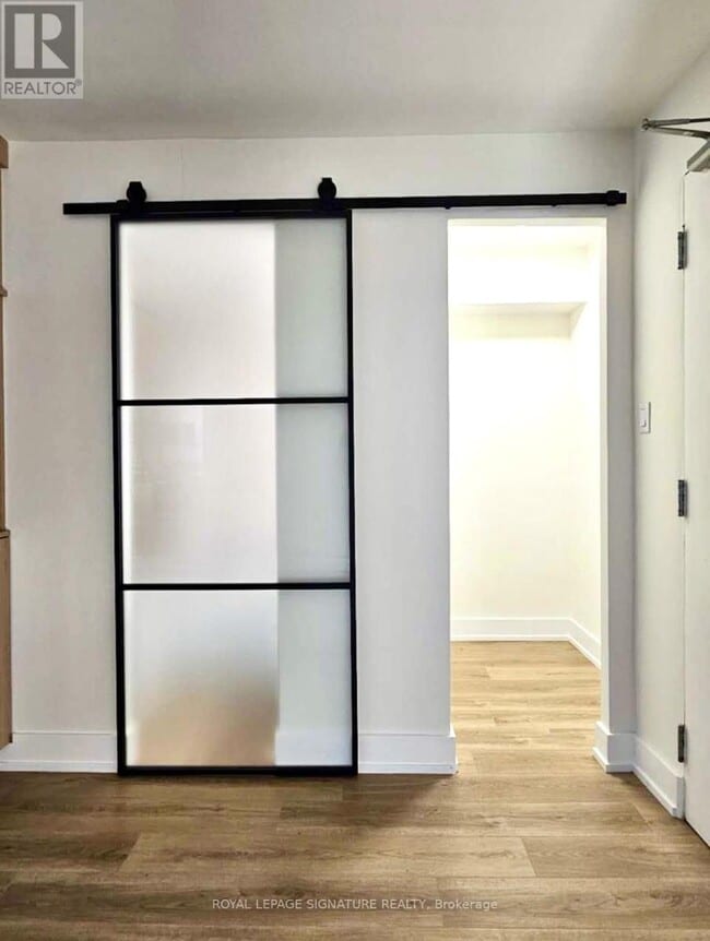 Building Photo - 720 Spadina Ave.