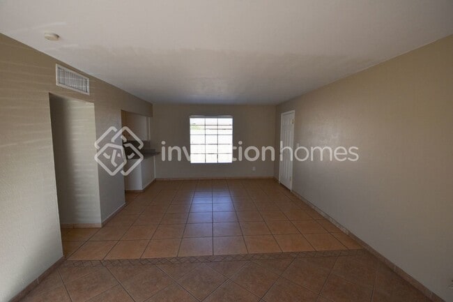 Building Photo - 3330 E Palm Ln