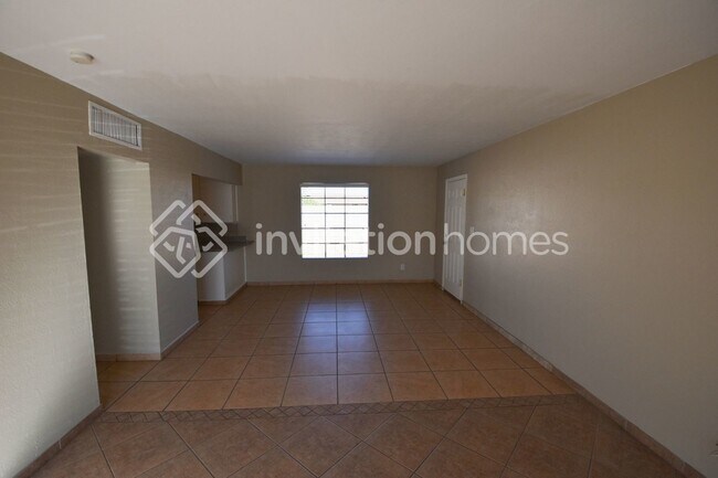 Foto del edificio - 3330 E Palm Ln