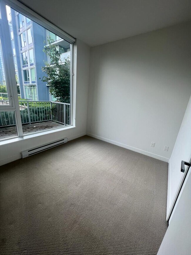 Building Photo - TH3-13720 100 Avenue