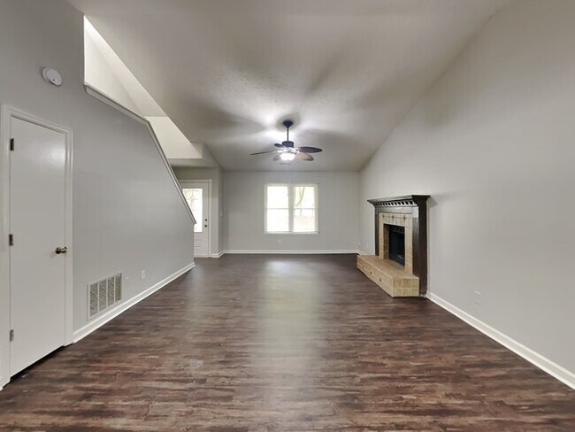 Foto del edificio - ONE MONTH FREE! Gorgeous 3 Bedroom Home lo...