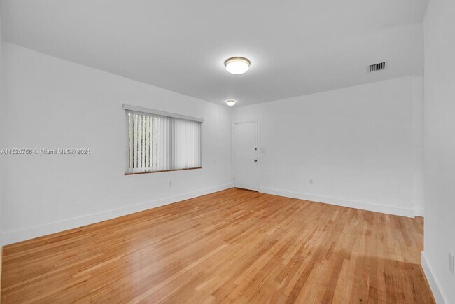 Foto del edificio - 5510 SW 76th St