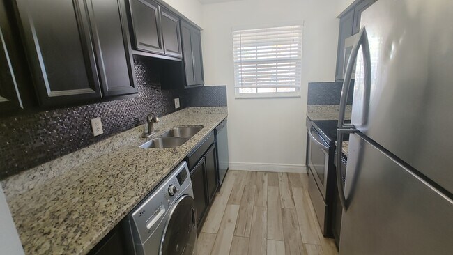 Foto del edificio - 4800 Tangerine Ave