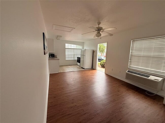 Building Photo - 527 Caribbean Dr