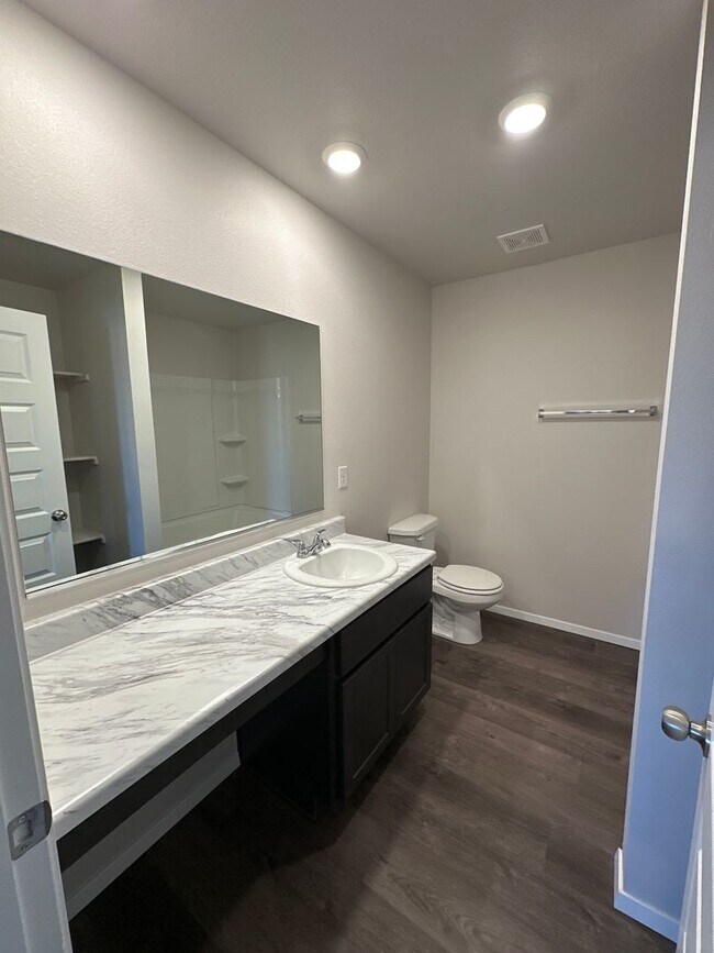 Foto del edificio - 8213 E Oakland St