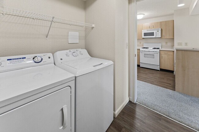 Building Photo - Hunters Pond Apartment Homes