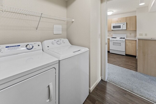 Building Photo - Hunters Pond Apartment Homes