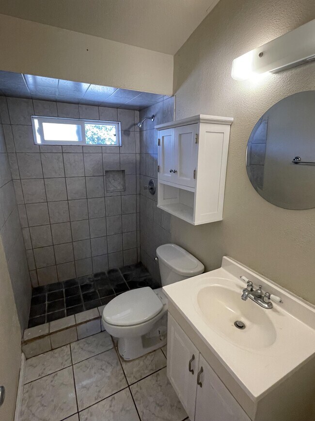 Building Photo - 6680 La Jolla Dr