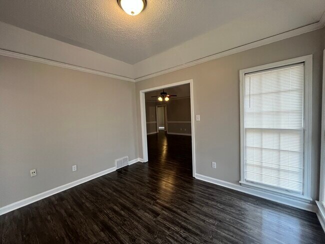 Building Photo - 1303 Creeks Edge Dr