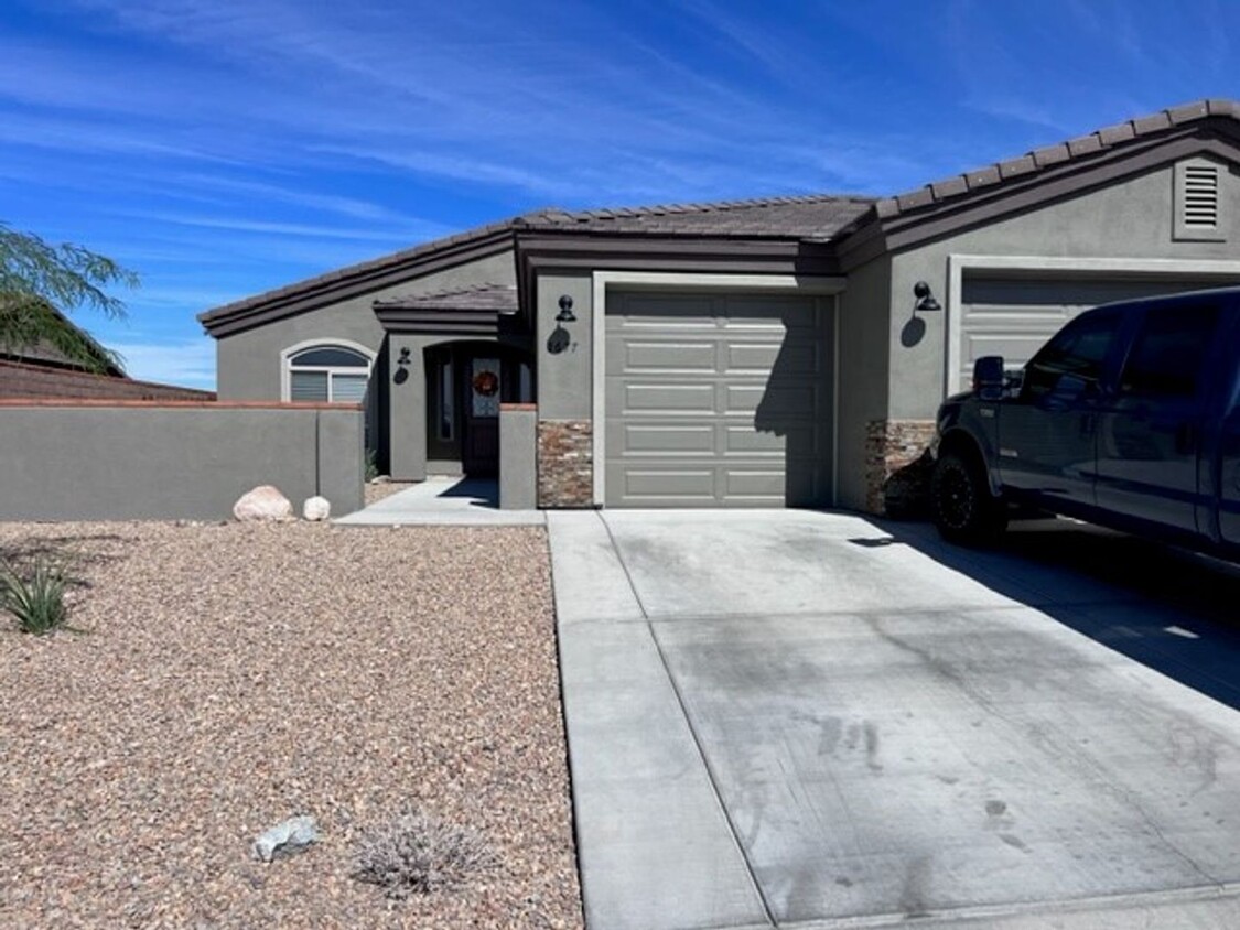 Foto principal - 3BR Laughlin Ranch gated , 3car BOAT DEEP ...