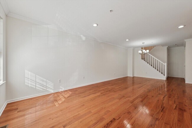 Foto del edificio - Beautiful 2BR/2.5BA Townhome in Byers Stat...